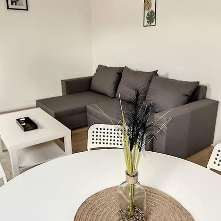 Station 173 E Bruxelles-Charleroi-Airport Apartment ภายนอก รูปภาพ